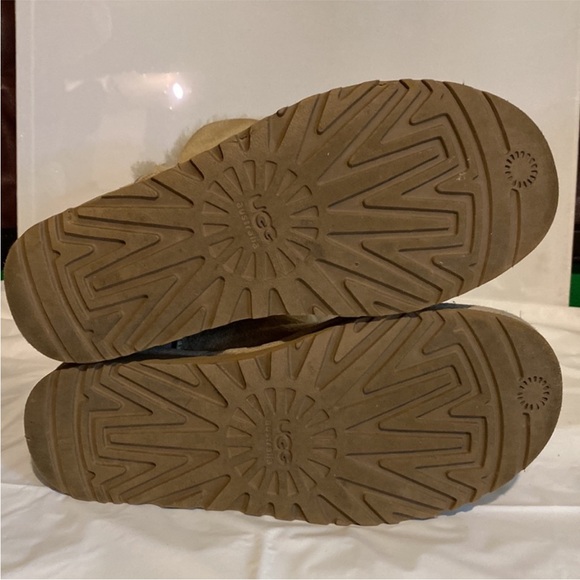 Ugg Australia Genuine Sheep Skin 8 - Picture 4 of 6